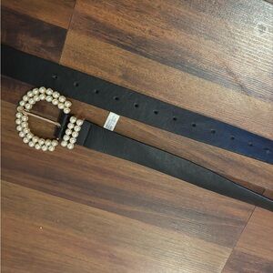 Belt with pearls